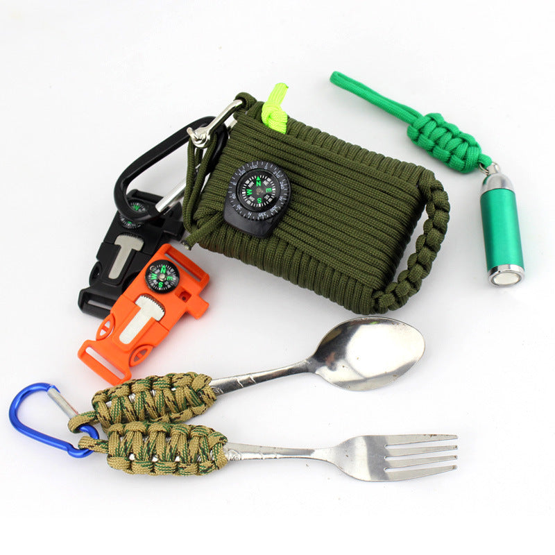 Adventure confidently with this all-in-one emergency kit